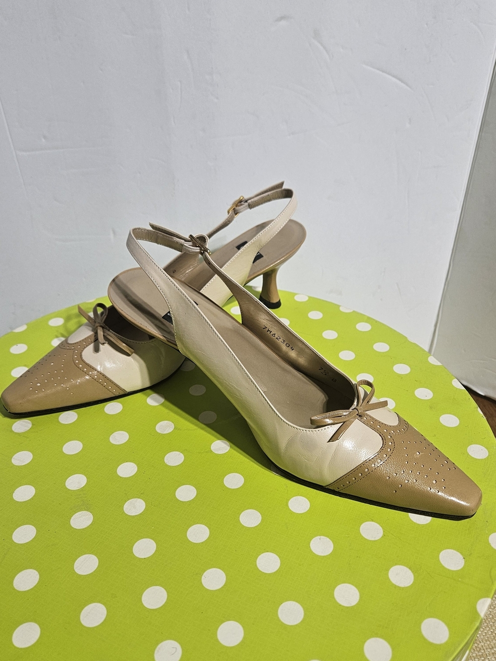 Stuart Weitzman Two-Tone Size 7.5B Slingback Pumps